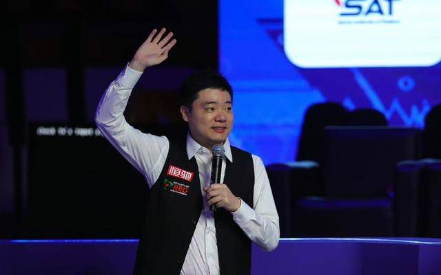 私奴跪着伺候主人vk