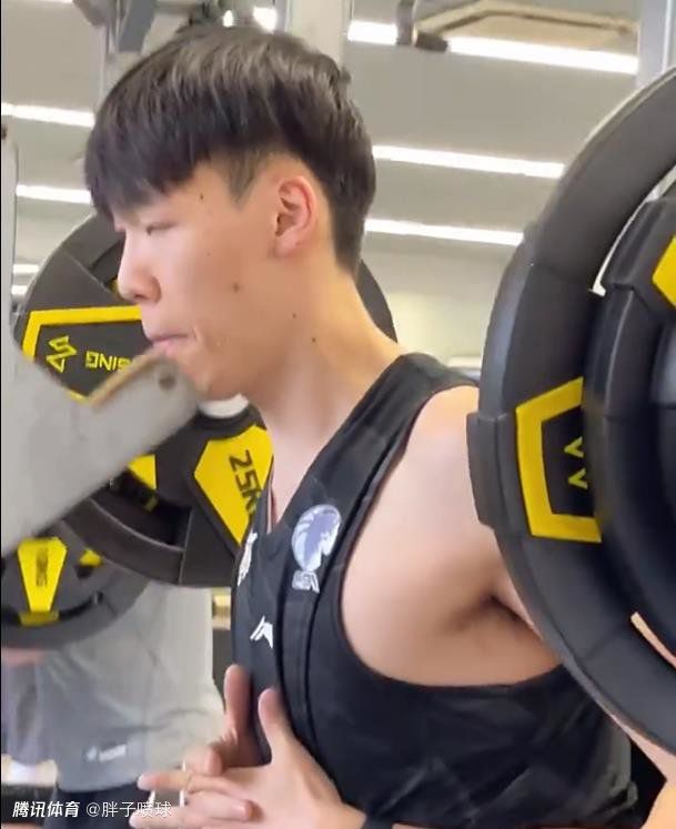 欧美大尺度边吃奶边做